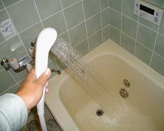 ユニットバスのシャワー栓をチェック