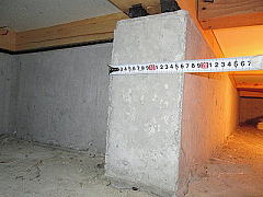 基礎の幅を計る。