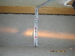 基礎の高さを計る。