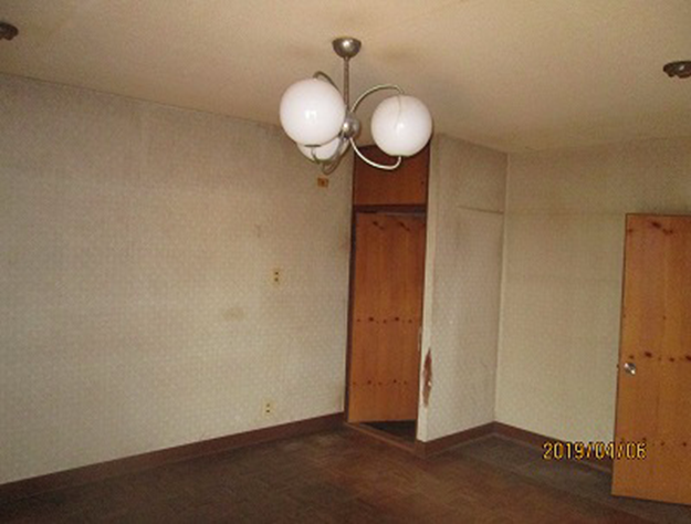 壁・天井の状況をみる