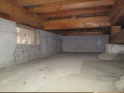 換気口の位置と設置状況、空気の流れ、乾燥状況をチェックする。