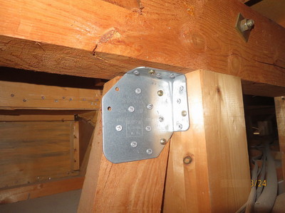 筋違いと柱・梁との接合状況をチェックする