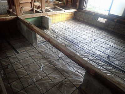 地盤が悪いためベース部分も補強する