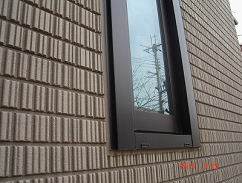 サッシュ廻りのコーキング状況をチェック