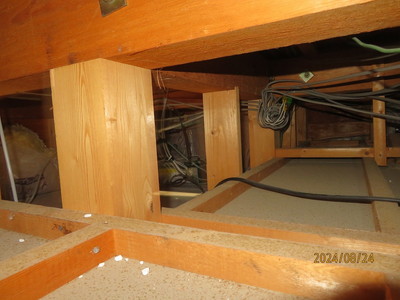 柱頭には接合金物は設置されていない。