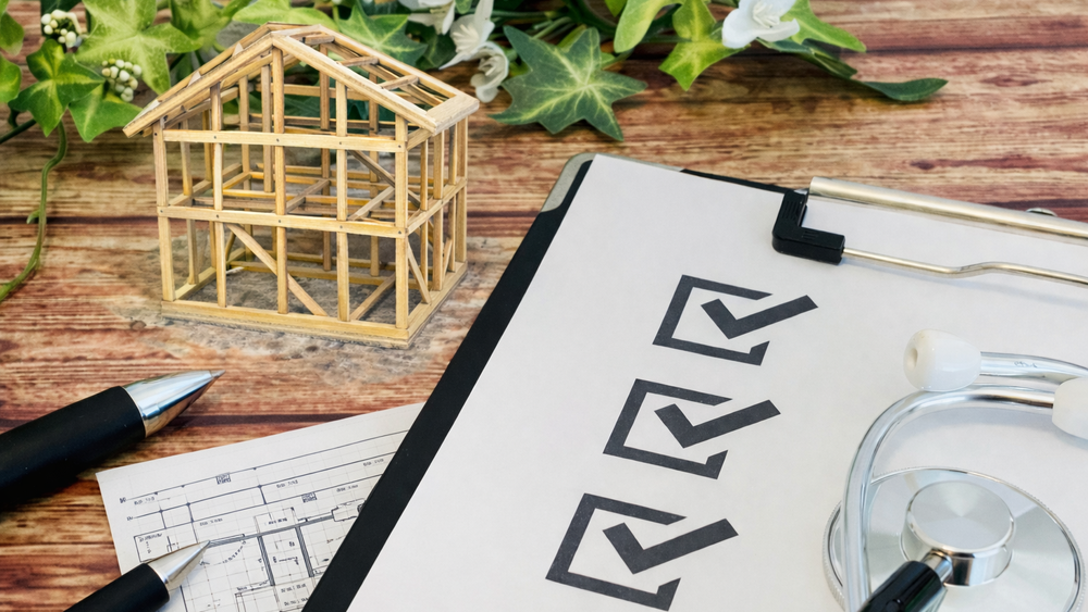 第三者の一級建築士が工事の各工程をチェックする工事監査（ホームインスペクション）。図面・地盤・基礎・構造・断熱・防水まで現場を徹底確認し、安心して任せられる住まいづくりをサポートします。